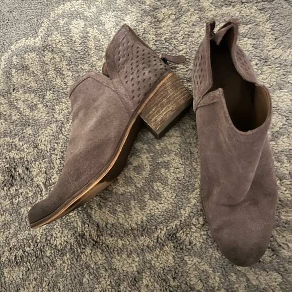 Booties from TJ Maxx. Size 8. Mauve - Picture 2 of 2